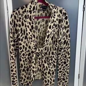 Sutton cashmere cheetah print 100% Cashmere sweater L